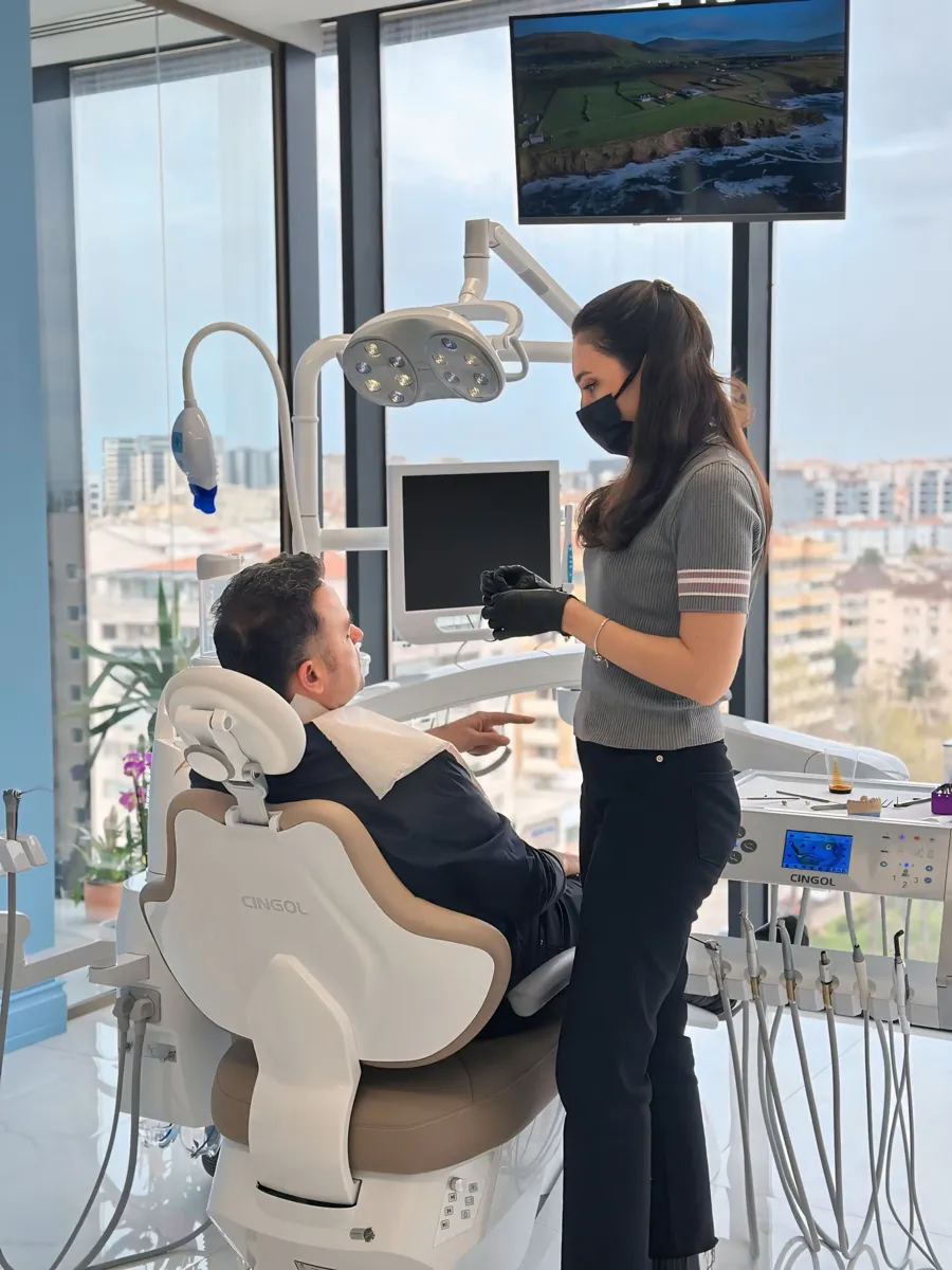 Uzm. Dt. Özge Ünal Karagöz - klinik ve hasta fotoğrafı